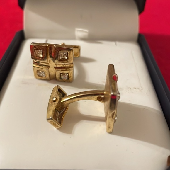 Unbranded Gold Tone Square Cufflinks w/ Four Square Clear Rhinestones- Flat Back - Picture 3 of 4